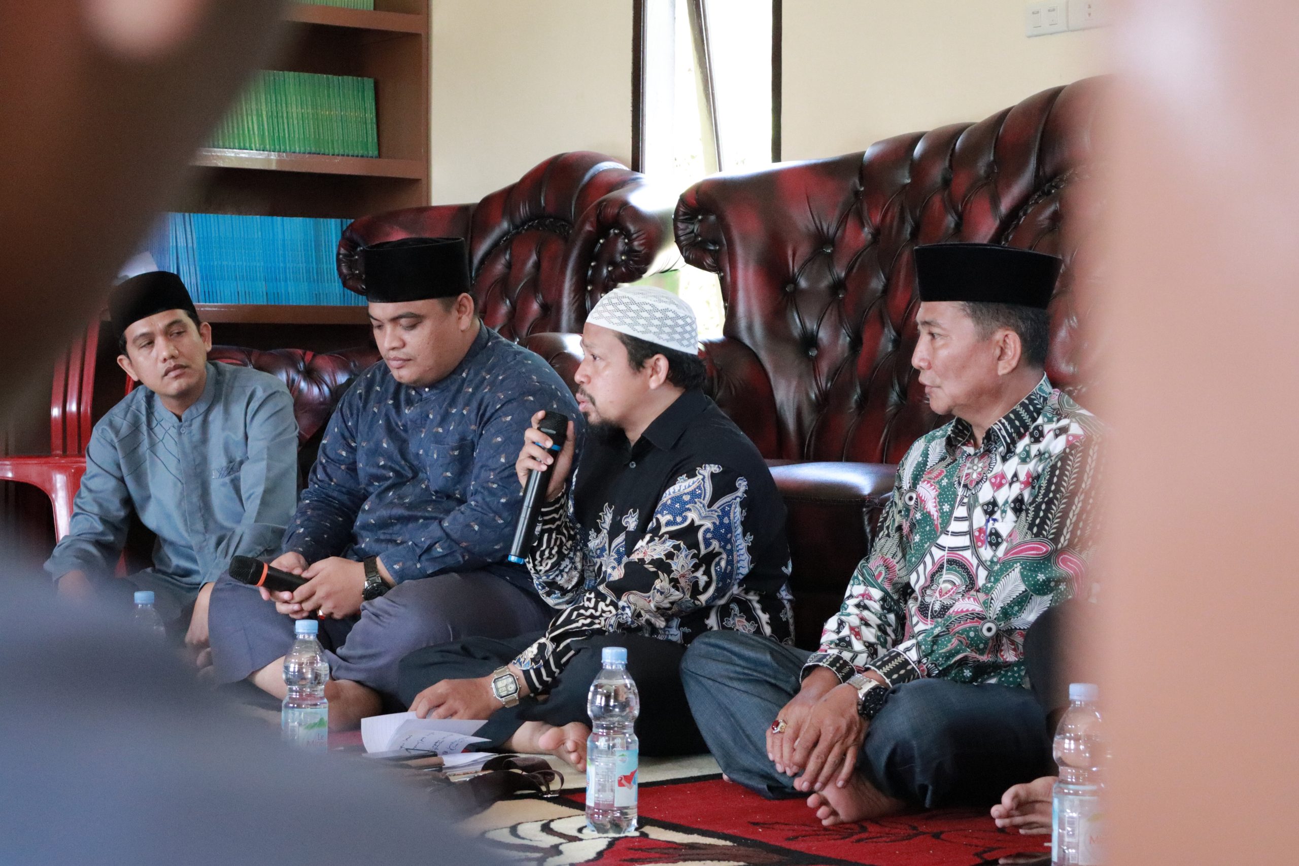 Dalam evaluasi akhir tahun, Ketua Yayasan Al-Amanah menekankan pentingnya tanggung jawab dan inovasi dalam membentuk generasi Qurani yang berprestasi. Dengan integrasi pendidikan agama dan akademik, Al-Amanah terus berkomitmen mencetak santri unggul yang siap menghadapi tantangan zaman.