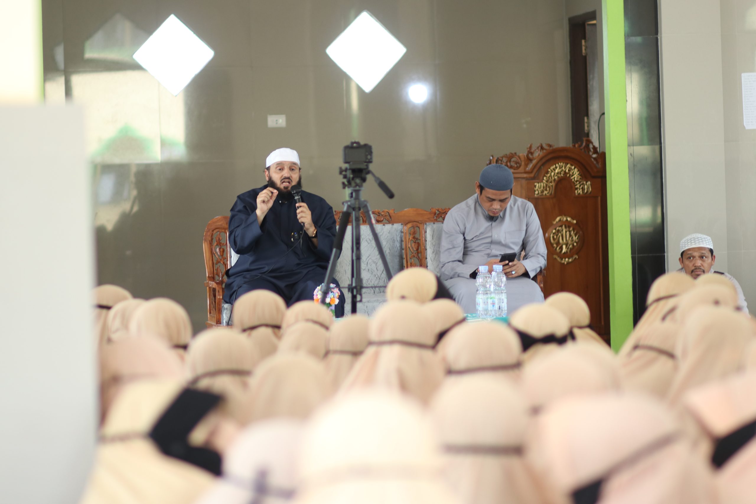 Kunjungan Penuh Berkah: Syeikh Abdullah Bin Faisol Al Zahroni dan Perhatiannya untuk Pendidikan Santri